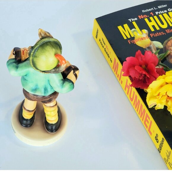 Hummel Figurine -TMK 7 - Number 185 - Accordion Boy - First Issue 1994 - Picture 3 of 8